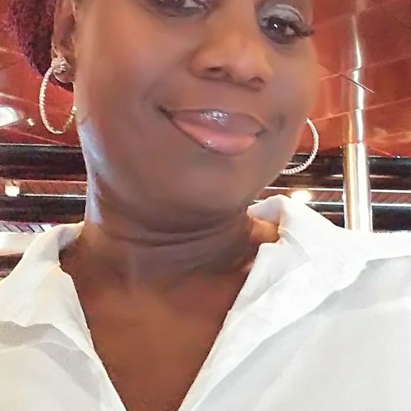 Meet your Posher, Sabrina - Picture 1 of 1